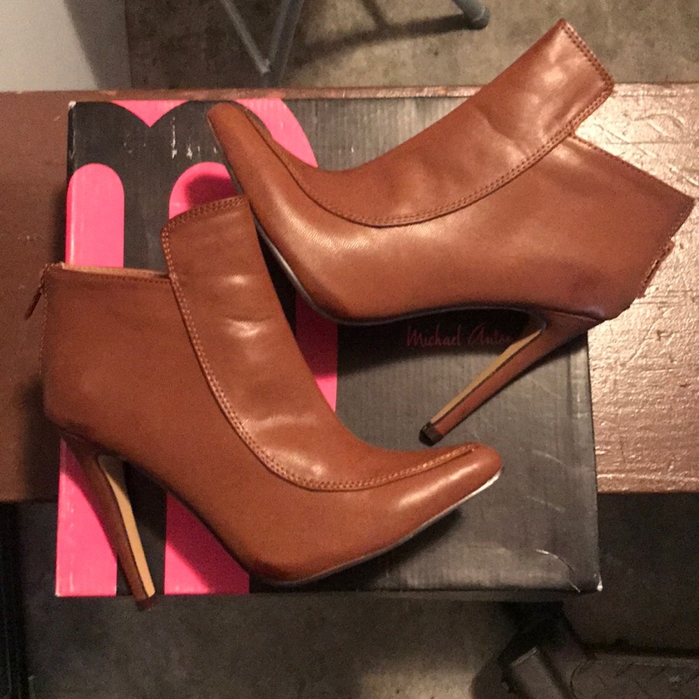 MICHAEL ANTONIO BOOTIES